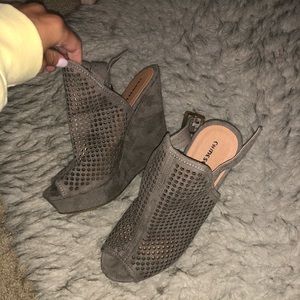 Chinese Laundry wedges